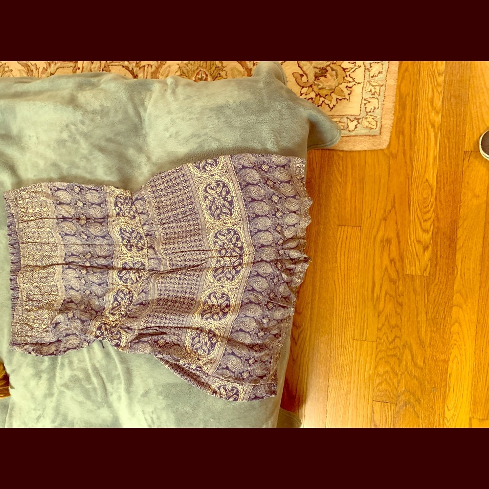 Sleeveless romper in blue beige pattern